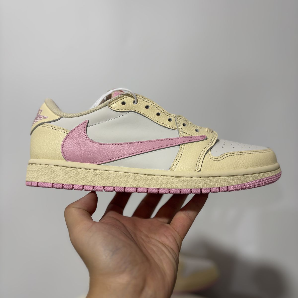 AJ1倒钩低帮米白粉 头层⚡️Tracis Scott x Air Jordan 1 Low 乔1倒钩低帮TS联名板鞋 IQ7604-101