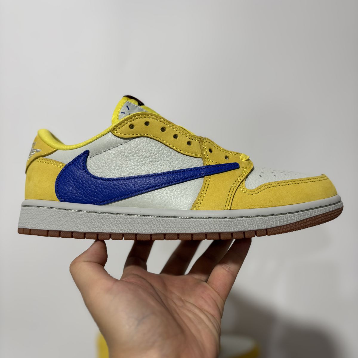 AJ1倒钩7.0黄蓝 头层⚡️Travis Scott x Jordan Air Jordan 1 倒钩 7.0 皮革 Low OG Canary Yellow 乔1 TS联名款 防滑 低帮 复古篮球