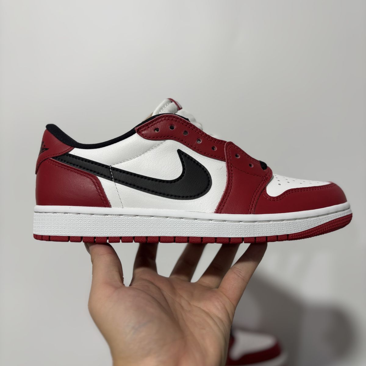 AJ1 low芝加哥2025复刻 特供LJR版⚡️Air Jordan 1 RETRO LOW OG “Black Muslin Varsity Red”乔1低帮舒适百搭 防滑耐磨 低帮 复古篮球鞋