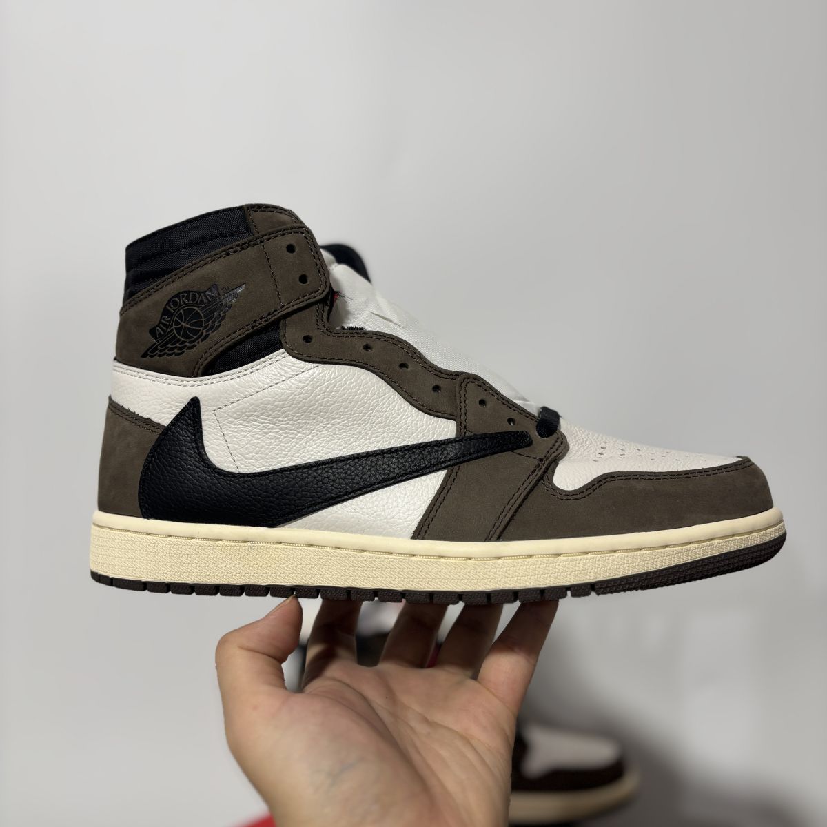 AJ1 TS倒钩高帮 神版⚡️ Air Jordan 1 x Travis Scott 乔1 TS倒钩麂皮深棕高帮篮球鞋 CD4487-100