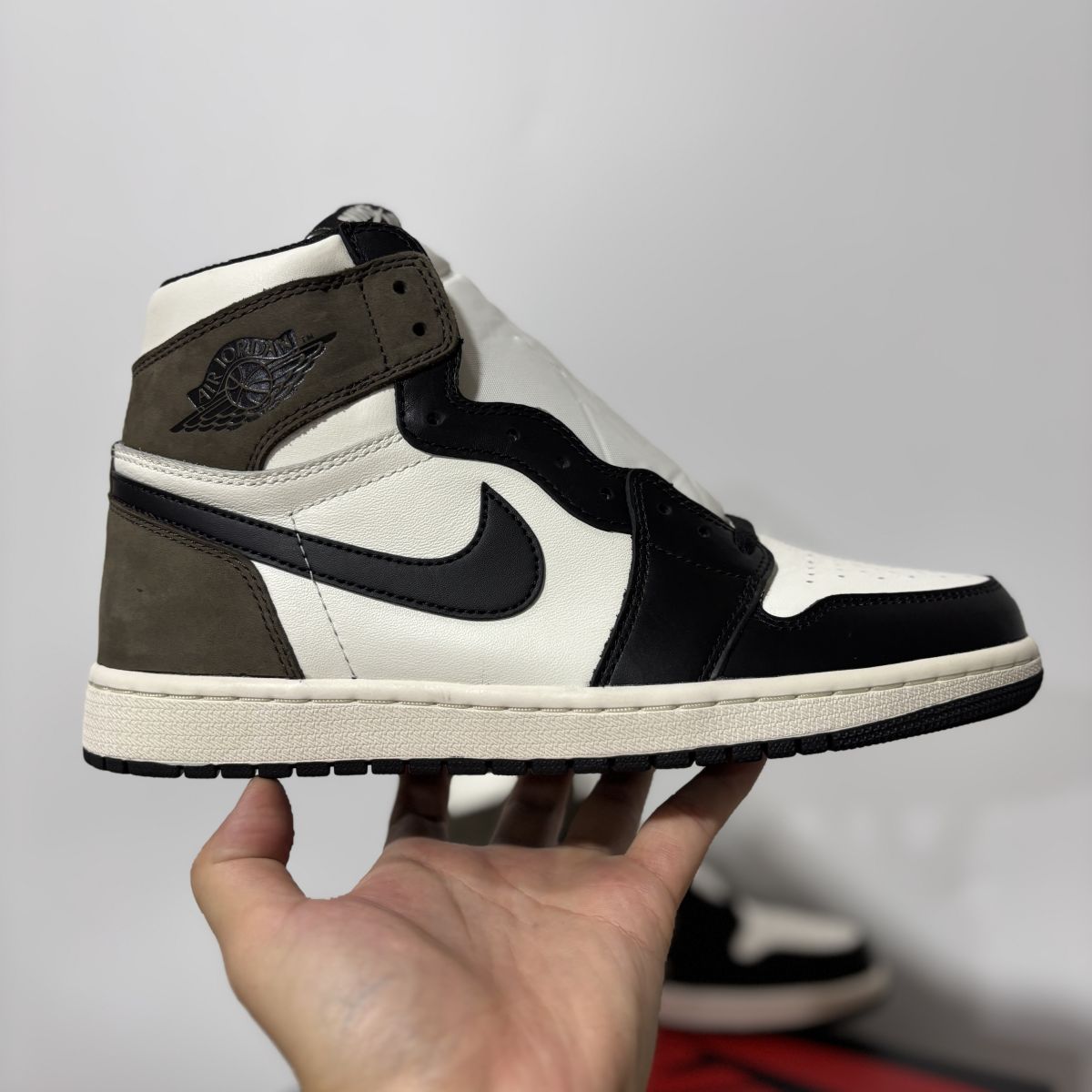 AJ1摩卡 神版⚡️Air Jordan 1 Retro High Og "Dark Mocha" 乔1合成革皮革 小倒钩 高帮 复古篮球鞋 男女同款 黑摩卡 555088-105