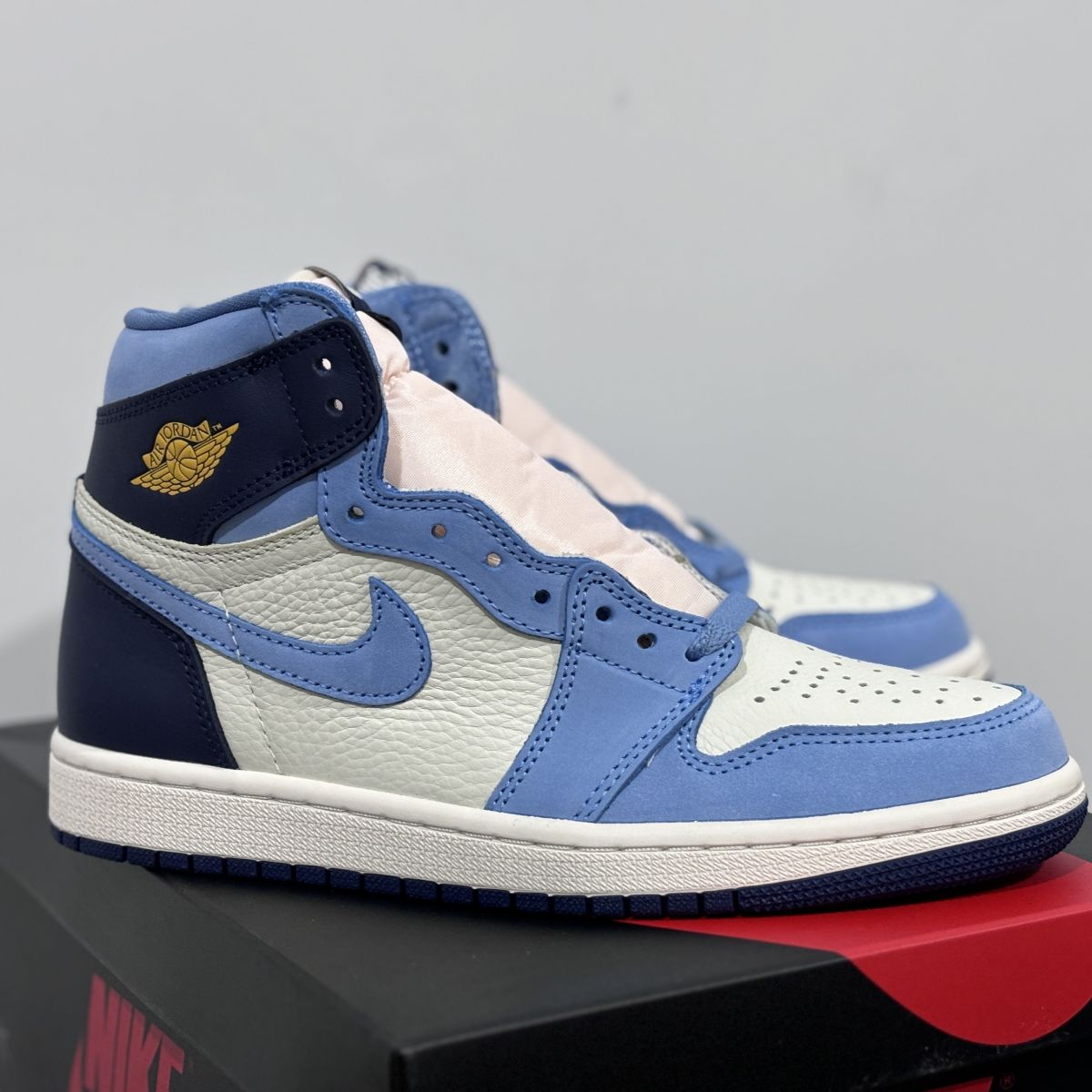 AJ1蓝白 WMNS Air Jordan 1 High OG 乔1蓝白渐变耐磨透气高帮复古篮球鞋 FD2596-400 女码标