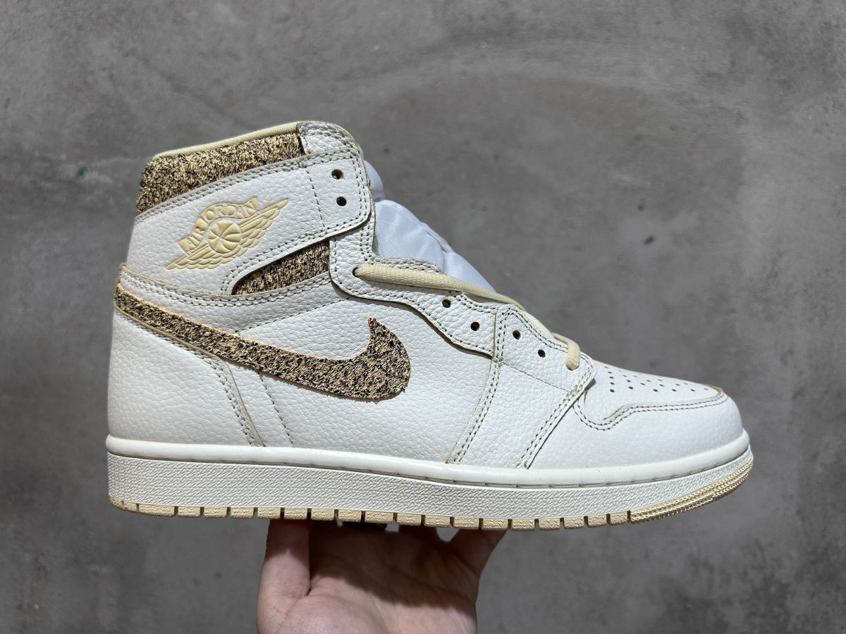 AJ1 米白 Air Jordan 1 High OG "Vibrations of Naiia" 乔 1 防滑减震耐磨 高帮 复古篮球鞋 米白色 FD8631-100