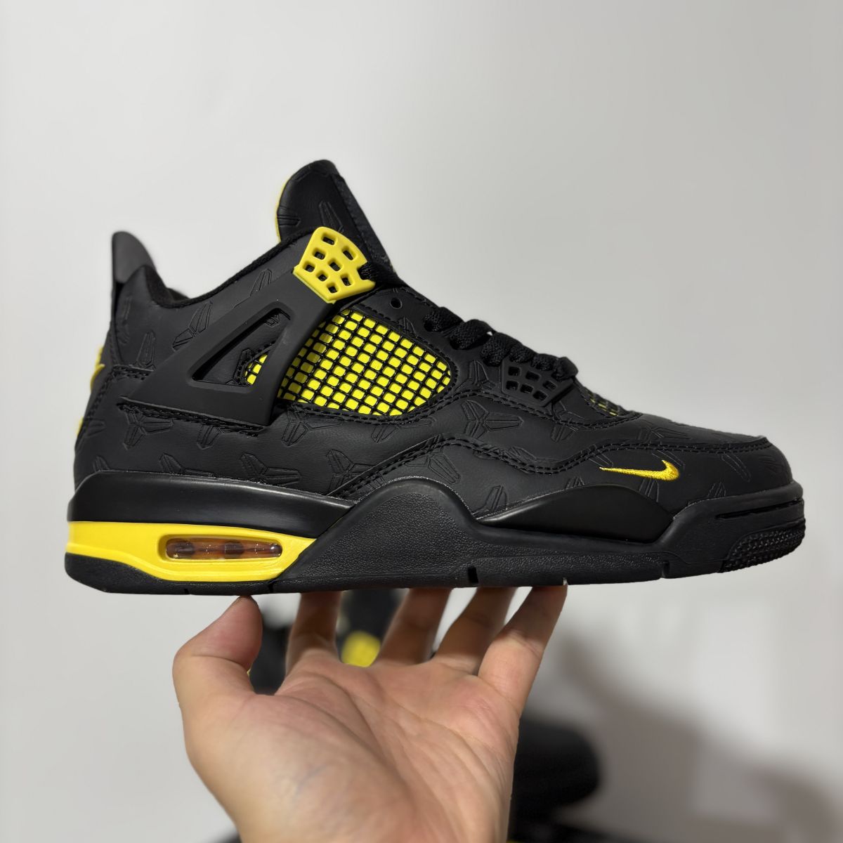 AJ4黑黄雕刻 Air Jordan 4 Retro Laser 舒适贴合 复古篮球鞋 男女同款 HF4340-808尺码：36-47