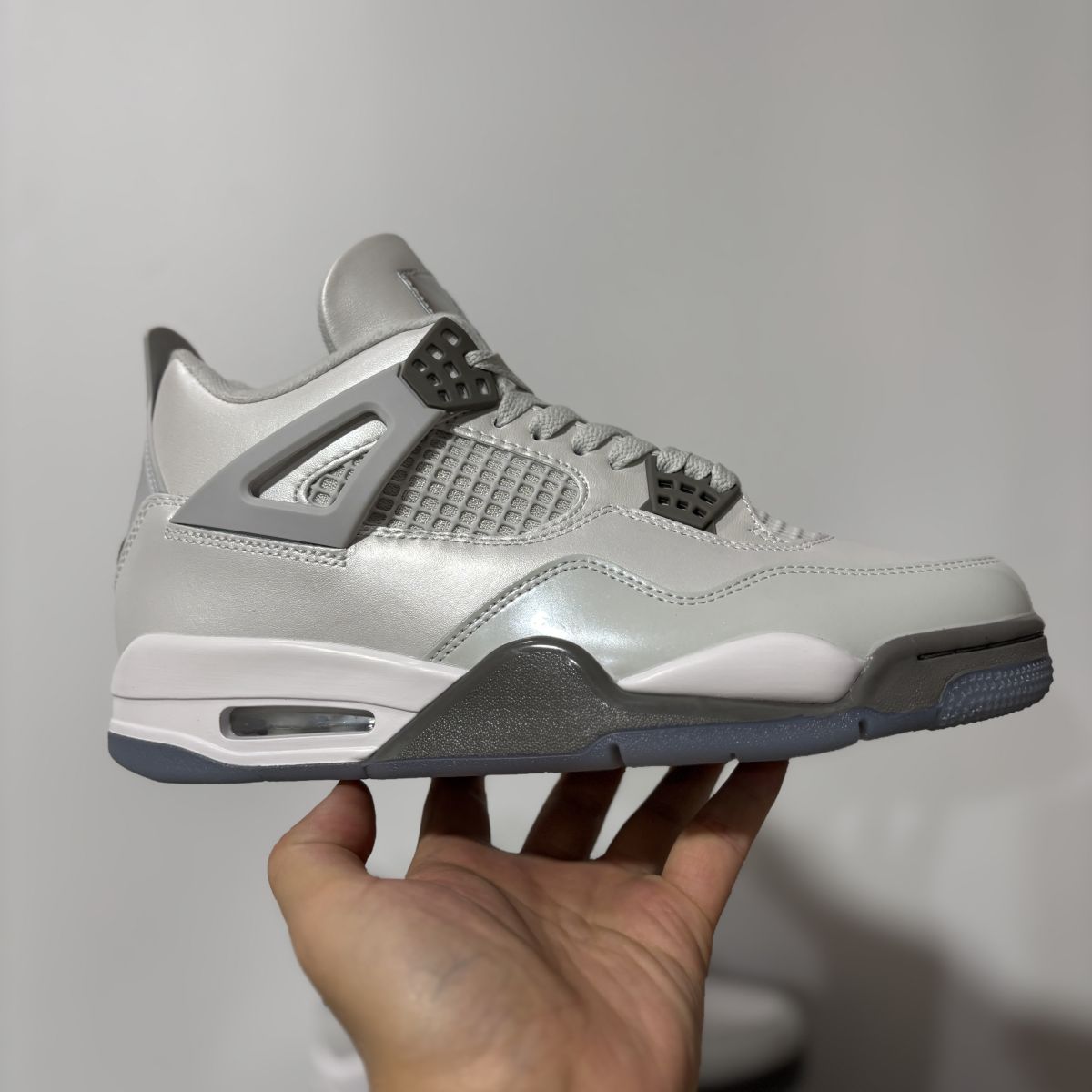 AJ4珠光白 F版⚡️Air Jordan 4 乔4舒适贴合 复古篮球鞋 男女同款 HV4401-014尺码：36-47.5