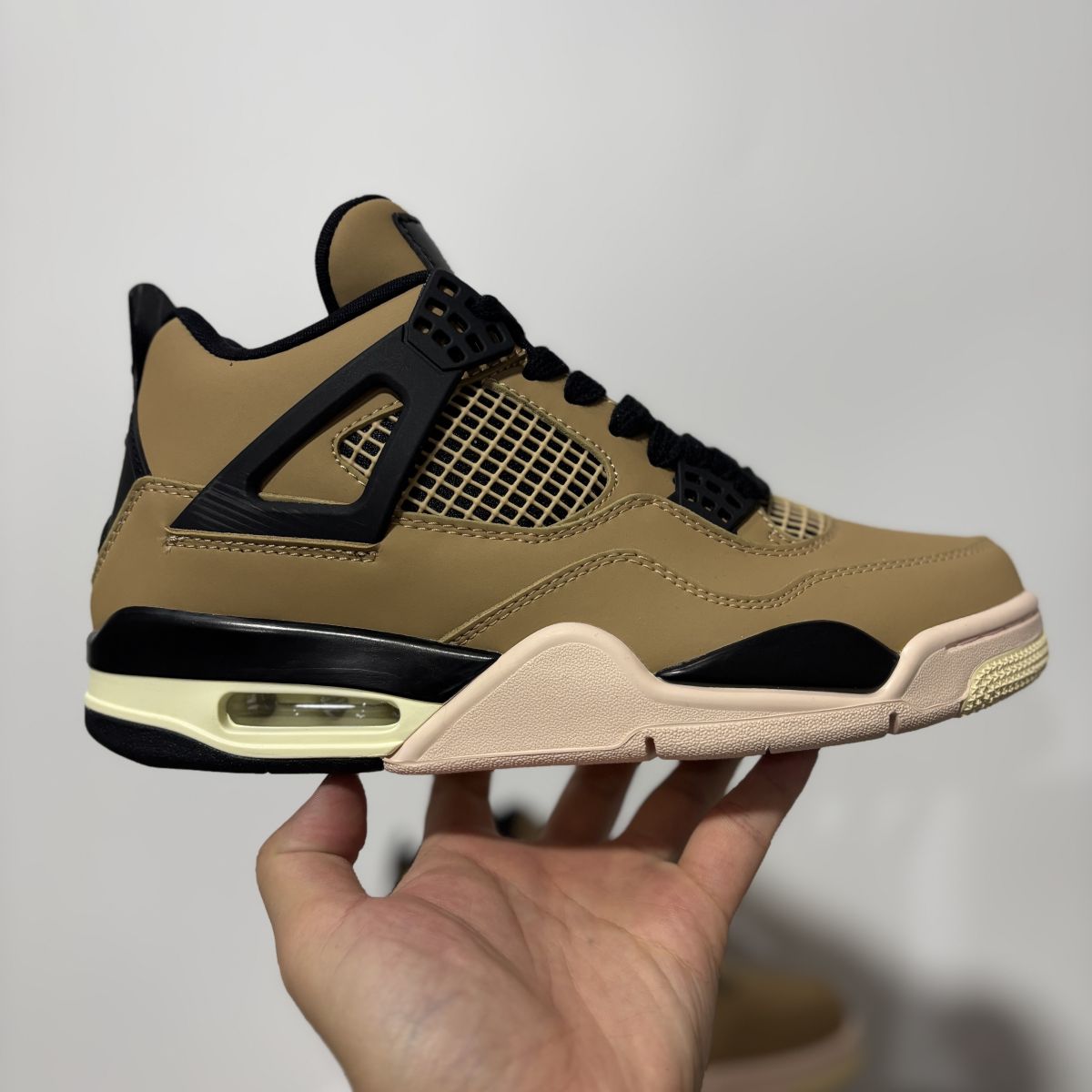 AJ4奶茶 性价比⚡️Air Jordan 4 retro "mushroom" 乔4蘑菇 珍珠奶茶 中帮 复古篮球鞋 AQ9129-200尺码：35.5-48
