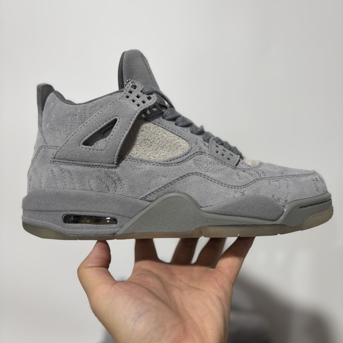 AJ4 kaws灰涂鸦 性价比⚡️KAWS x Air Jordan 乔4涂鸦 灰麂皮篮球鞋 930155-003尺码：35.5-48