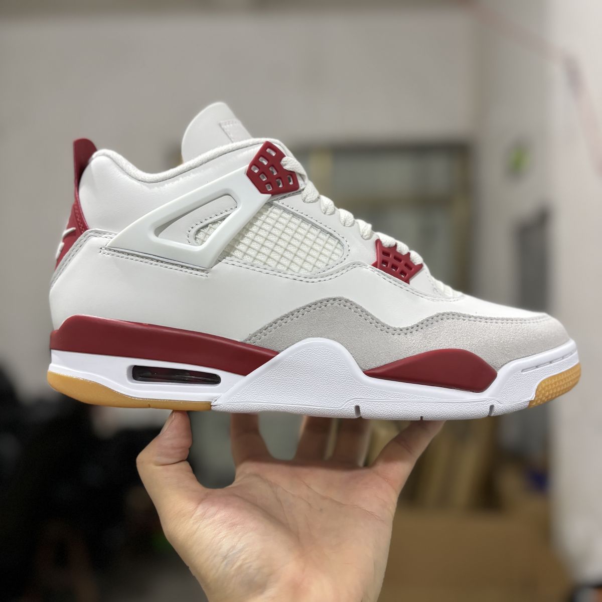 AJ4 SB白红 特供LJR版‼️Nike SB x Jordan Air Jordan 4 “Varsity Red”乔4联名款 减震防滑耐磨 中帮 复古篮球鞋 DR5415-106尺码：40-48.5有45.5