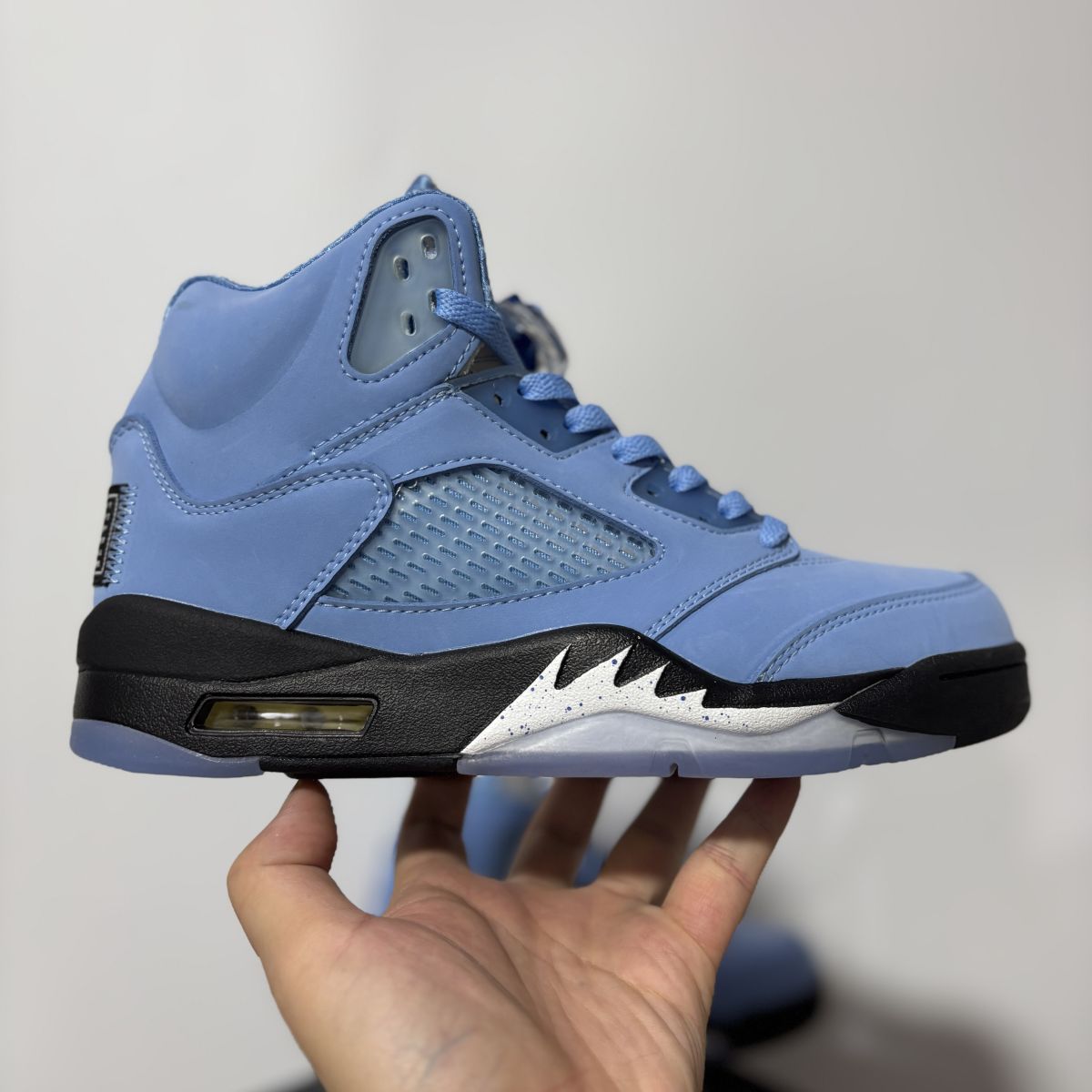 AJ5 大学蓝 中端⚡️Air Jordan 5 “UNC" 乔5蓝黑高帮运动鞋 DV1310-401 尺码：36-48 情侣