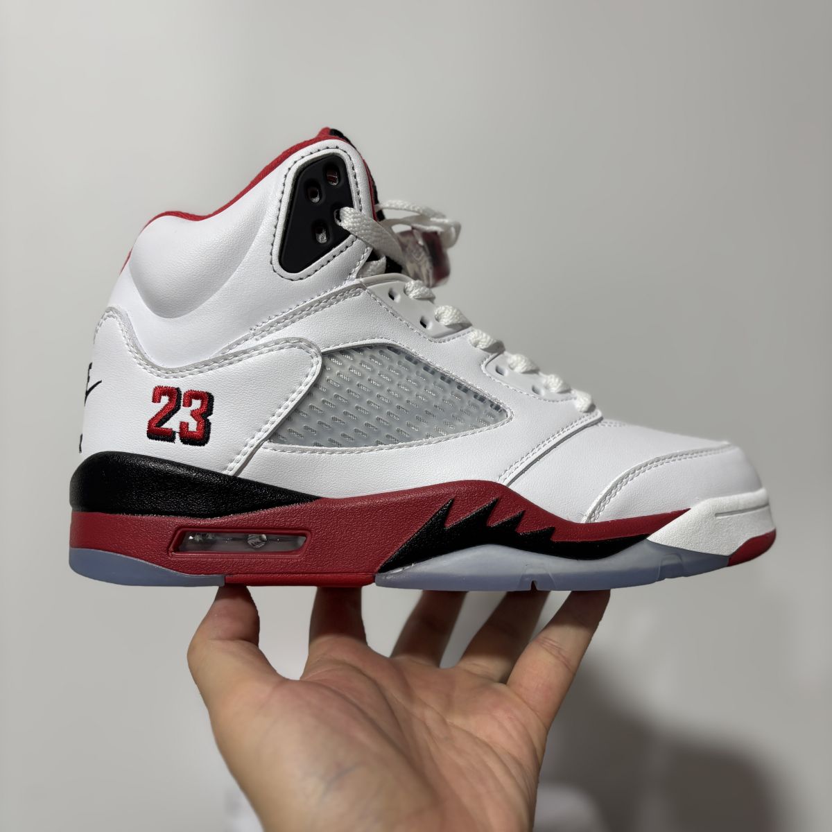 AJ5火焰红 中端⚡️Air Jordan 5 Fire Red“Black Tongue”乔5柔软舒适 防滑耐磨 高帮 复古篮球鞋 白红 2025复刻版 HQ7978-101 尺码：36-48情侣