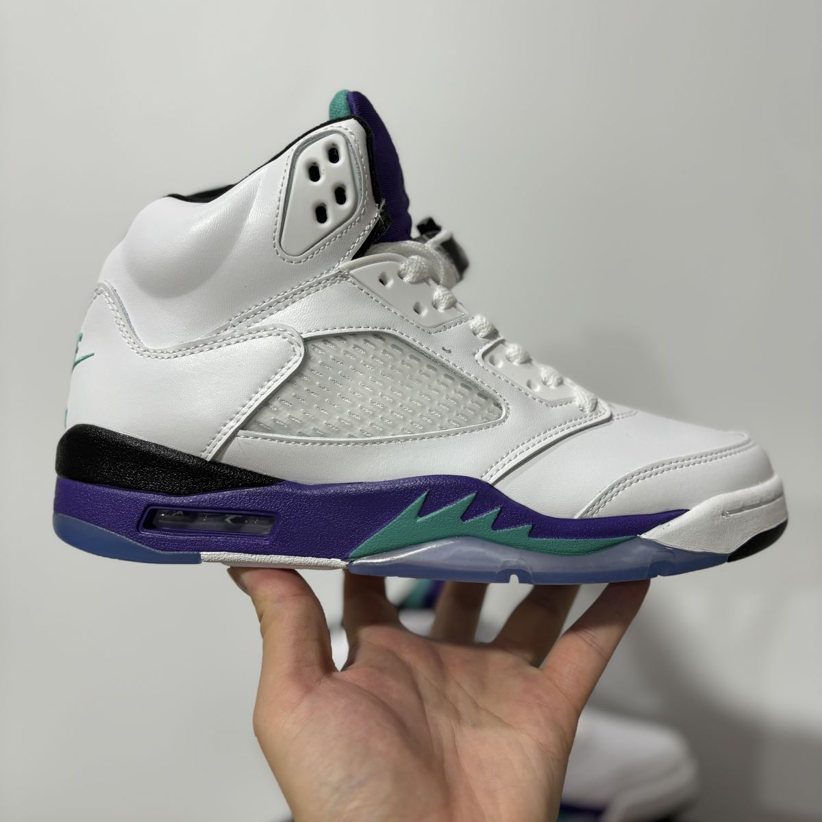 AJ5白紫葡萄 2025新版Air Jordan 5 Retro Grape 乔5高帮复古篮球鞋白紫葡萄 HQ7979-100 尺码：36-47 情侣