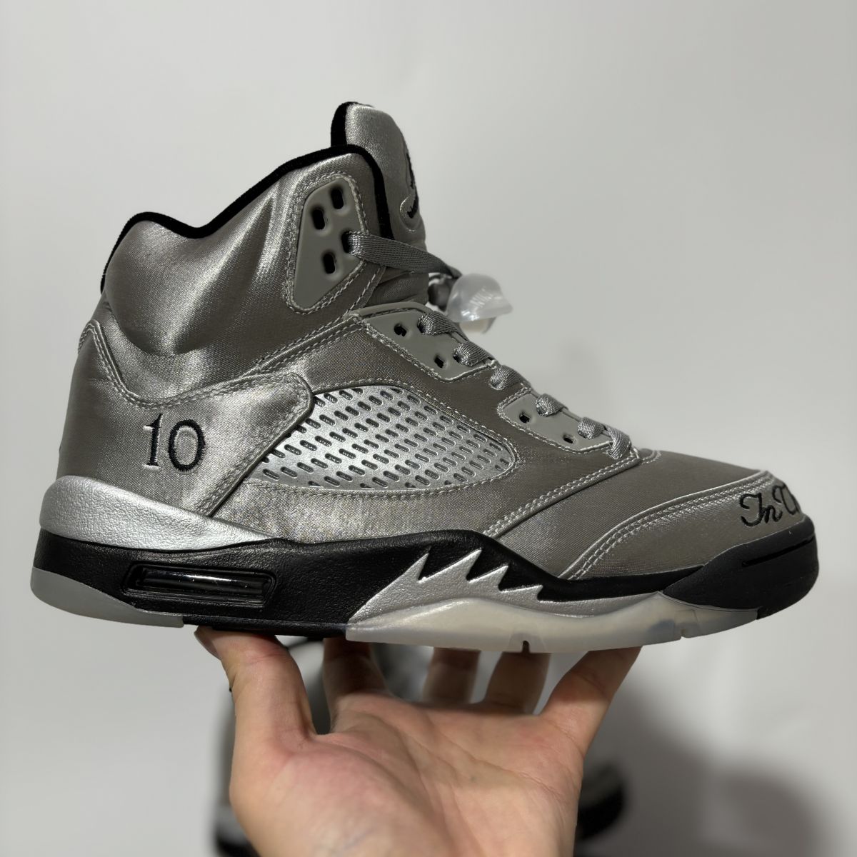 AJ5灰银色翅膀 纯原⚡️Air Jordan 5 Wings “Medium Grey/Black”舒适百搭 防滑耐磨 高帮 复古篮球鞋 IO2038-001  尺码：40-48.5有45.5  男