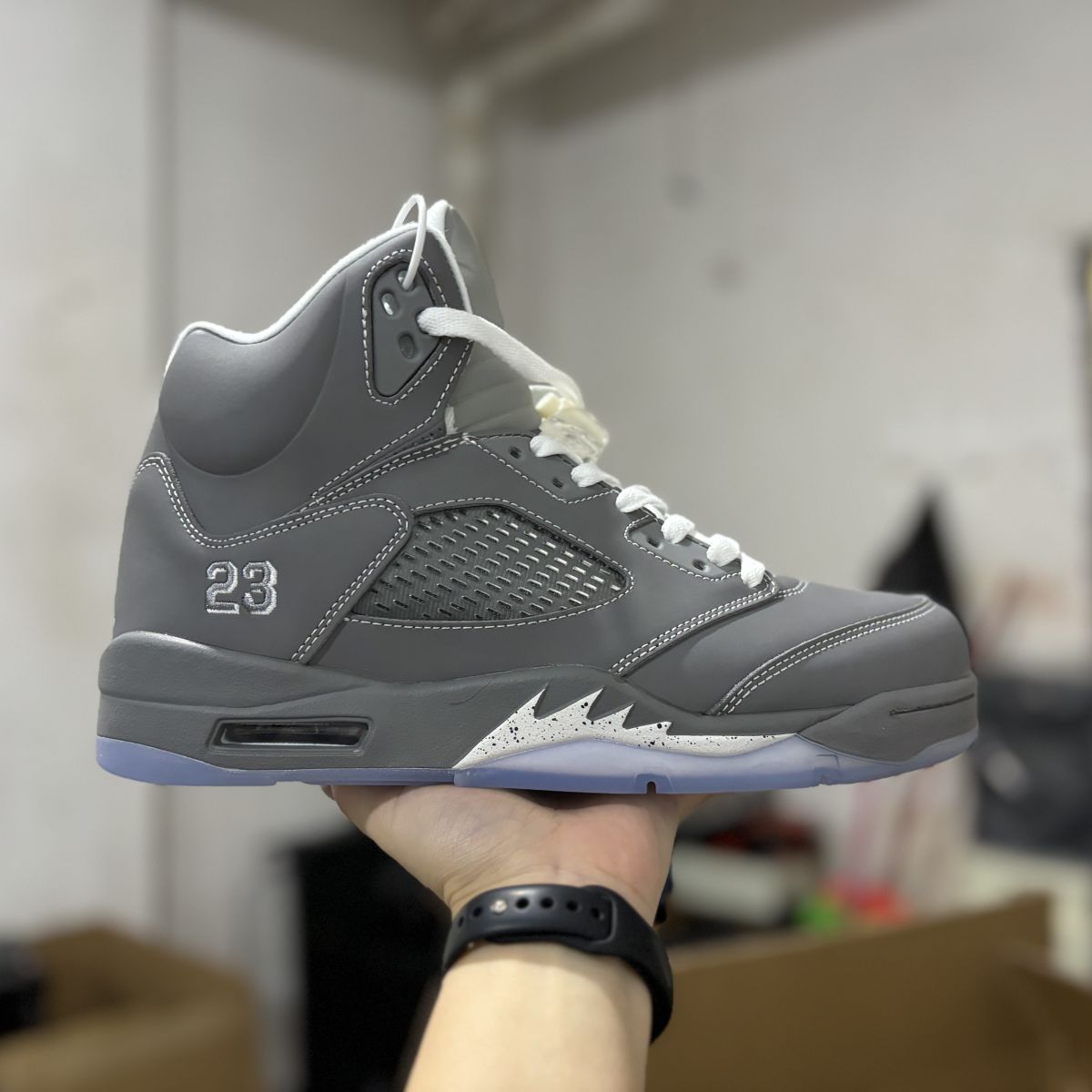AJ5狼灰 Air Jordan 5 wolf grey 乔5狼灰高帮篮球鞋 136027-005 尺码：40-47.5 男