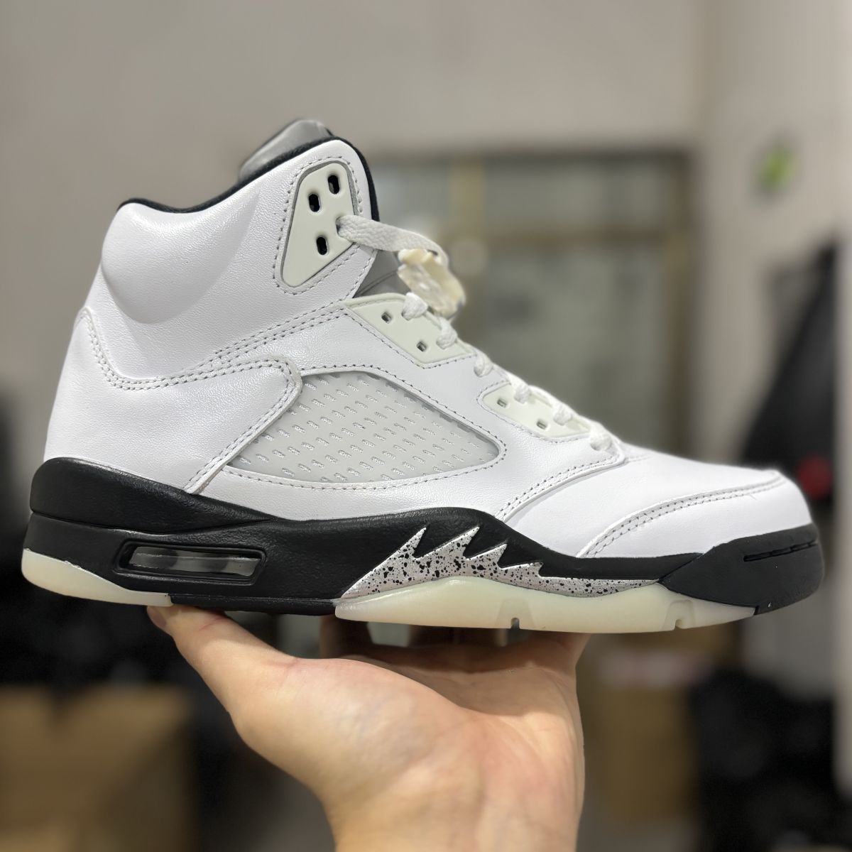 AJ5白黑 纯原版⚡️Air Jordan 5 Retro "White and Black" 乔5磨中帮复古籃球鞋男款 DD0587-110 尺码：40-47.5 男