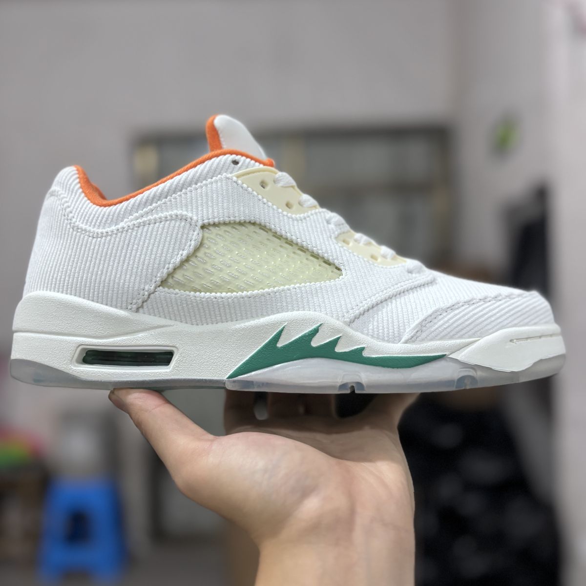 AJ5低帮白灯芯绒 Air Jordan 5 retro low 乔5低帮篮球鞋 CW4204-100 尺码：36-47.5 情侣