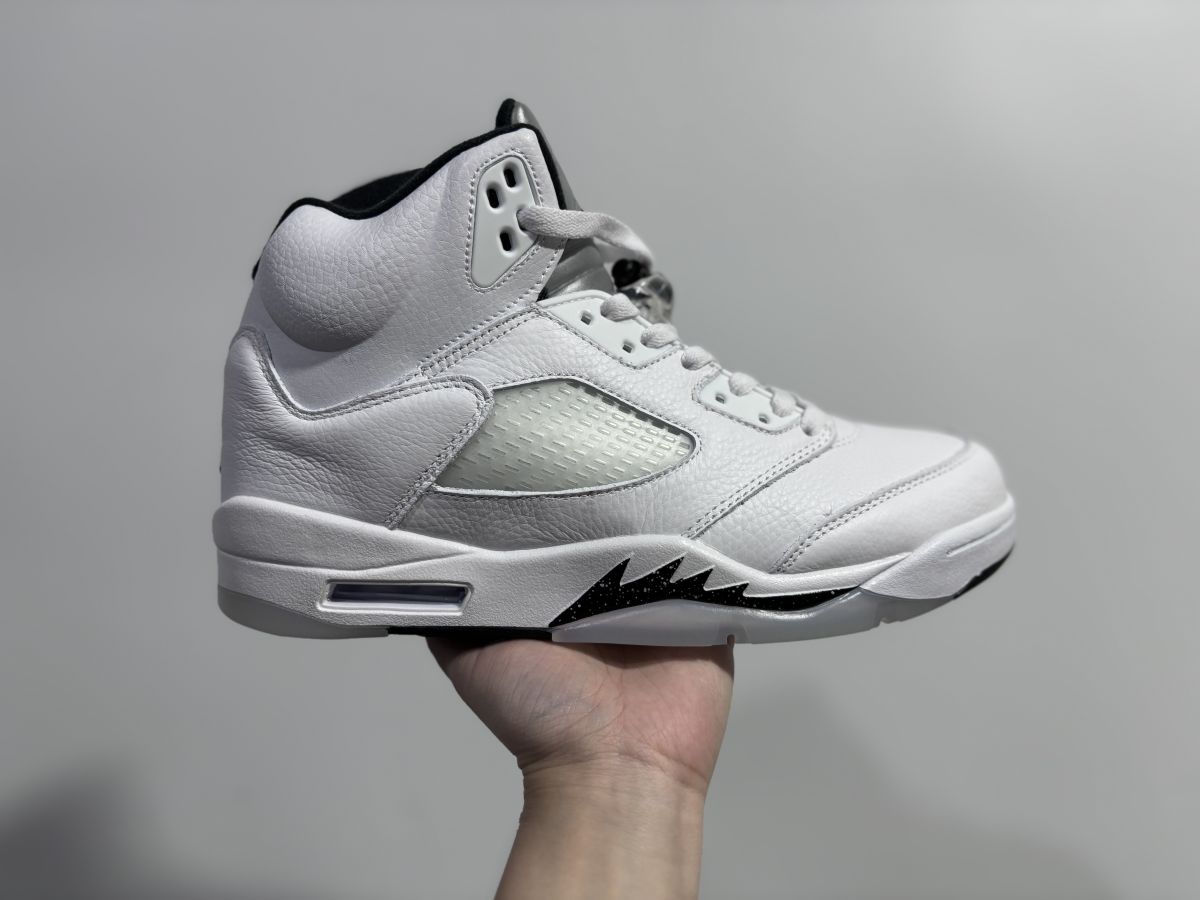 AJ5黑白奥利奥 Air Jordan 5 乔5白黑高帮篮球鞋 DD0587-110 尺码：40-48.5 有45.5 男