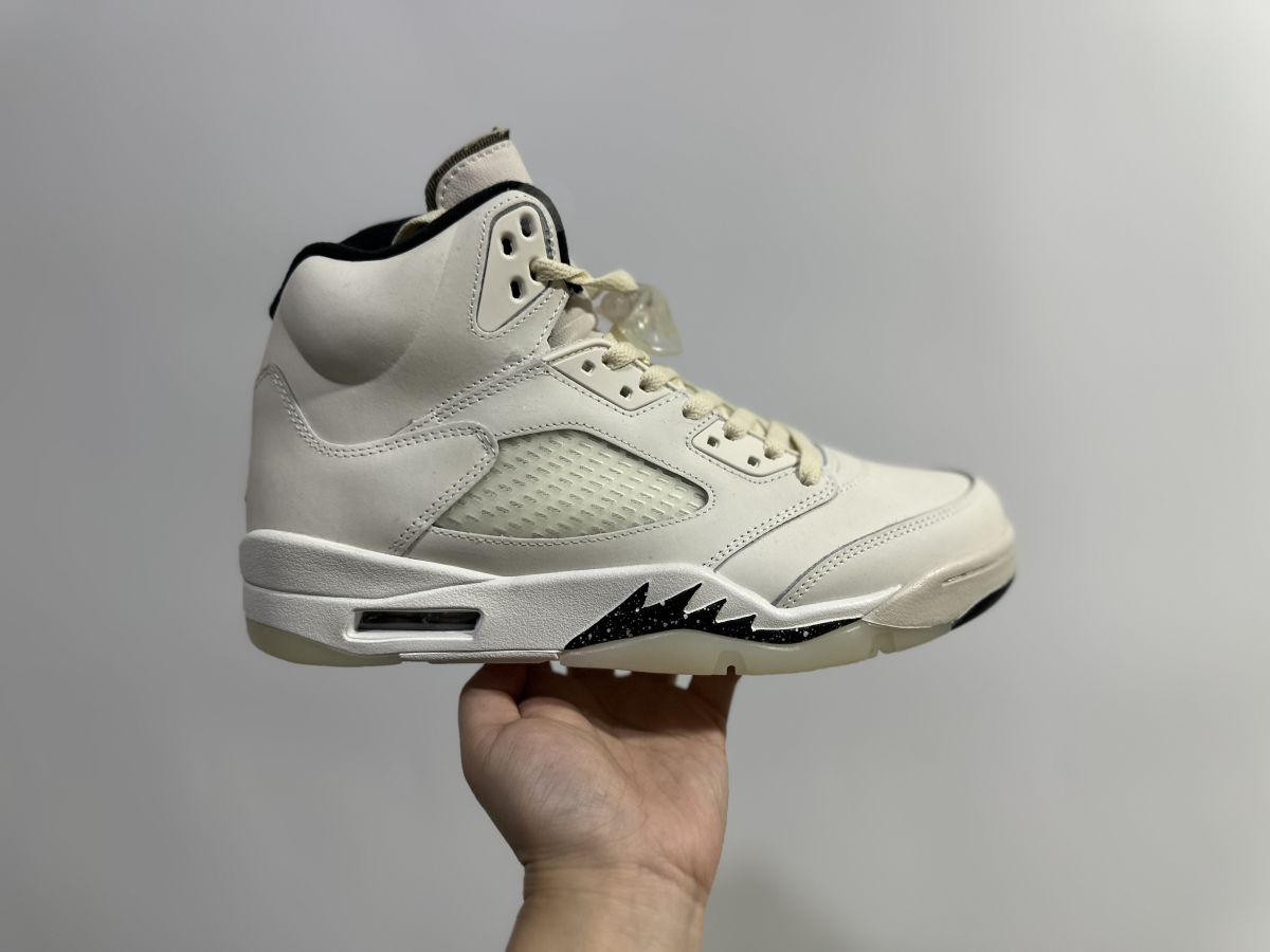AJ5珍珠白 Air Jordan 5乔5黑白耐磨中帮复古篮球鞋 FN7405-100  尺码：40-47.5 男