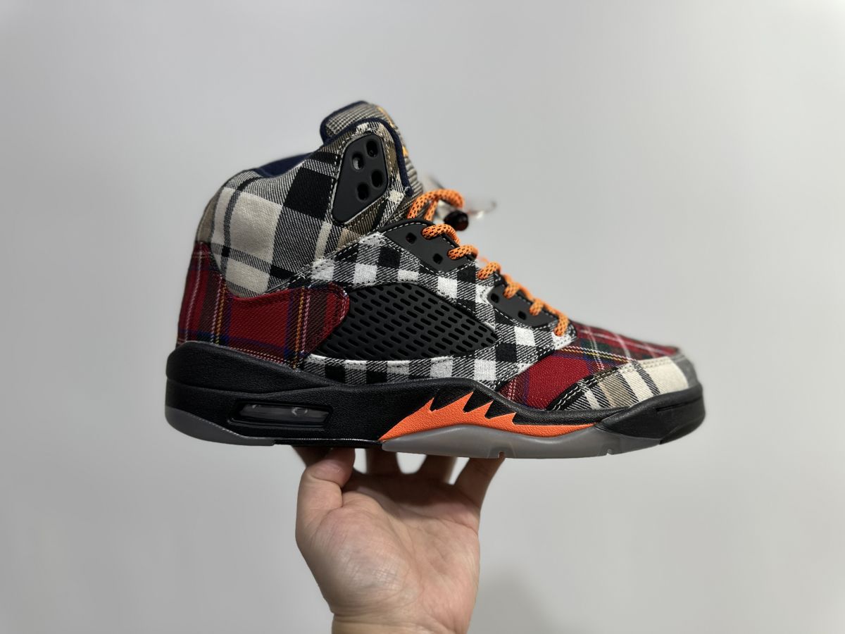 AJ5格纹拼接Air Jordan 5 "Plaid" 乔5高帮 黑白红英格兰纹篮球鞋 FD4814-008  尺码：36-46 情侣