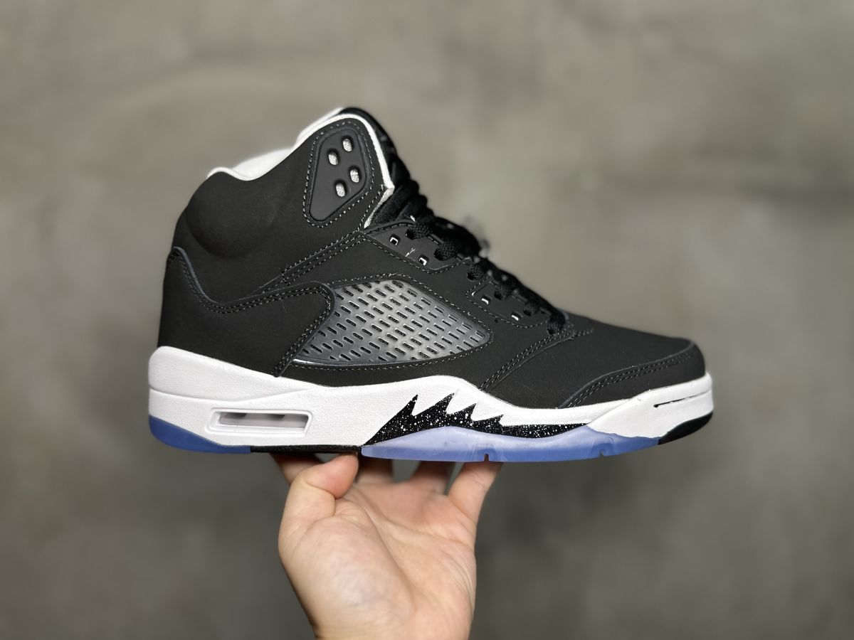 AJ5黑白奥利奥 Air Jordan 5 Retro 乔5白黑复古篮球鞋 136027-035 尺码：36-47.5 情侣