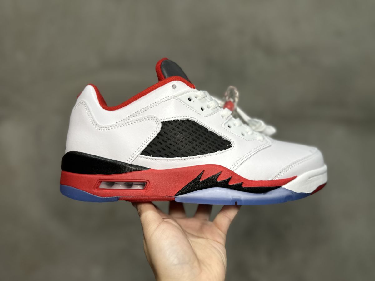 AJ5火焰红低帮 Air Jordan 5 Low 乔5白红低帮复古篮球鞋 819171-101 尺码：36-47.5 情侣