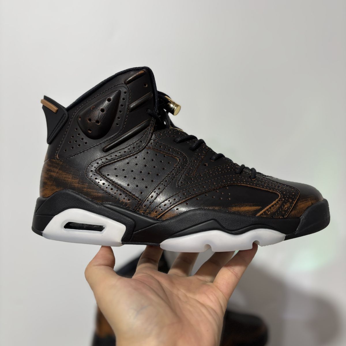 AJ6玄武 纯原版⚡️Air Jordan 6 Xuan Wu 乔6玄武 舒适贴合 精致奢华 回弹 复古篮球鞋 男款 黑色 IR7572-220 尺码:40-47.5 男